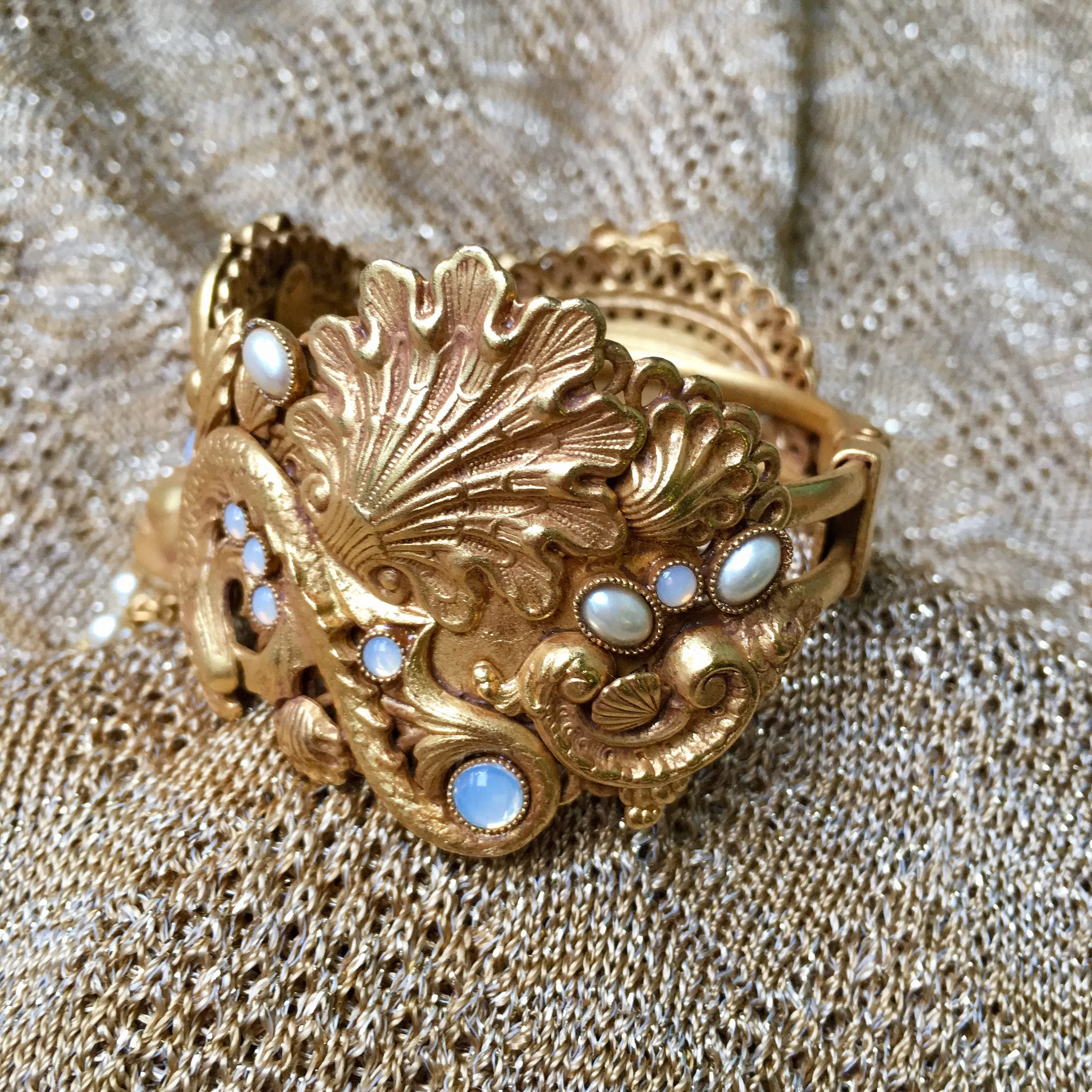 Askew London Braceket Handmade Gold Plated Dolphin Pearl