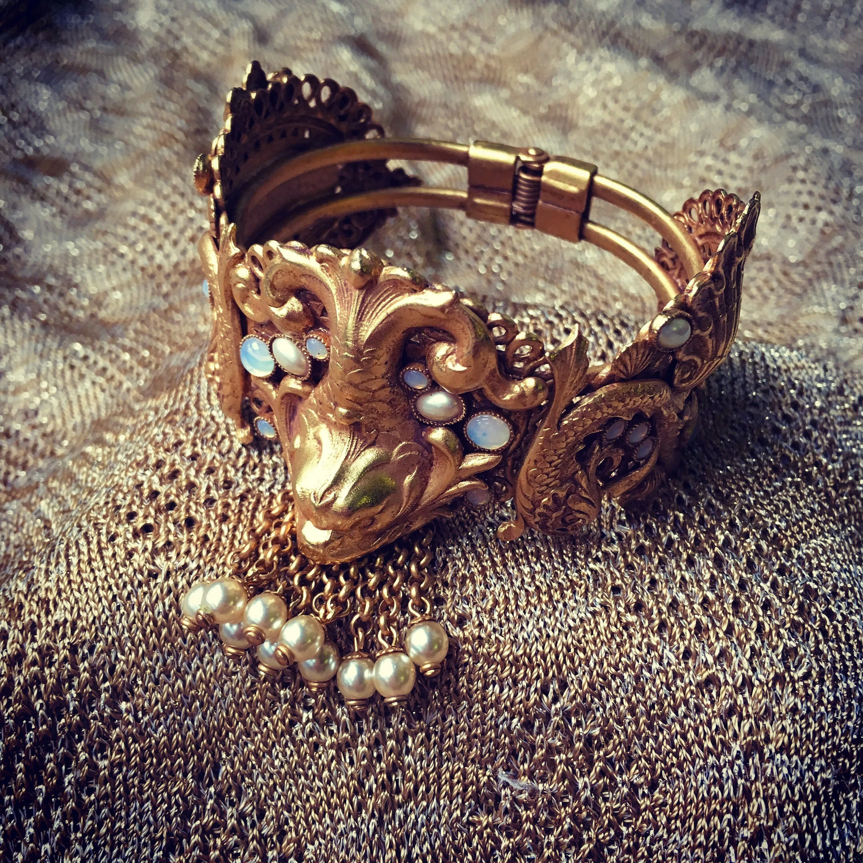Askew London Braceket Handmade Gold Plated Dolphin Pearl