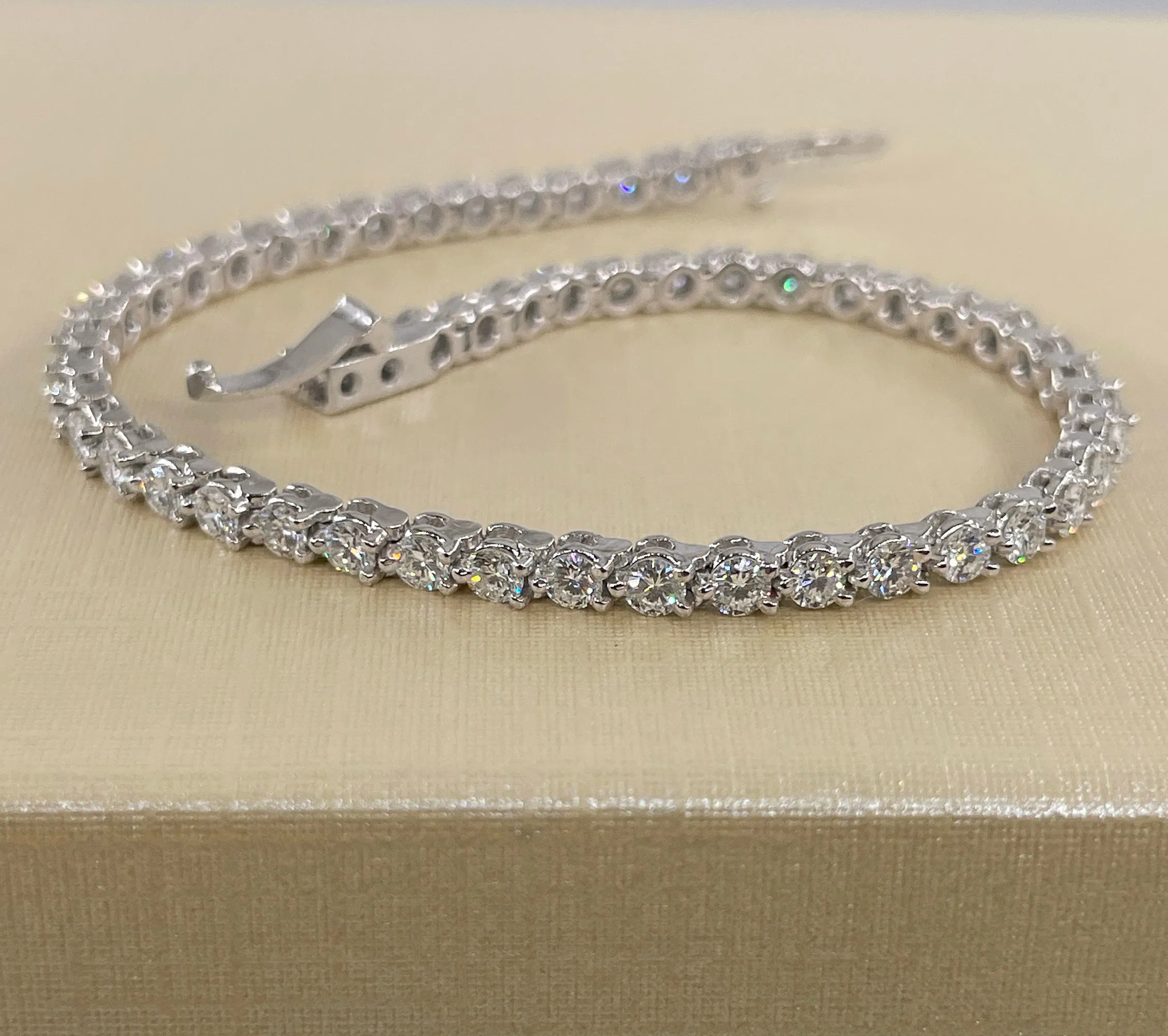 Fine 2.75 Carat Natural Round Diamond Tennis Line Platinum 3 Prong Bracelet