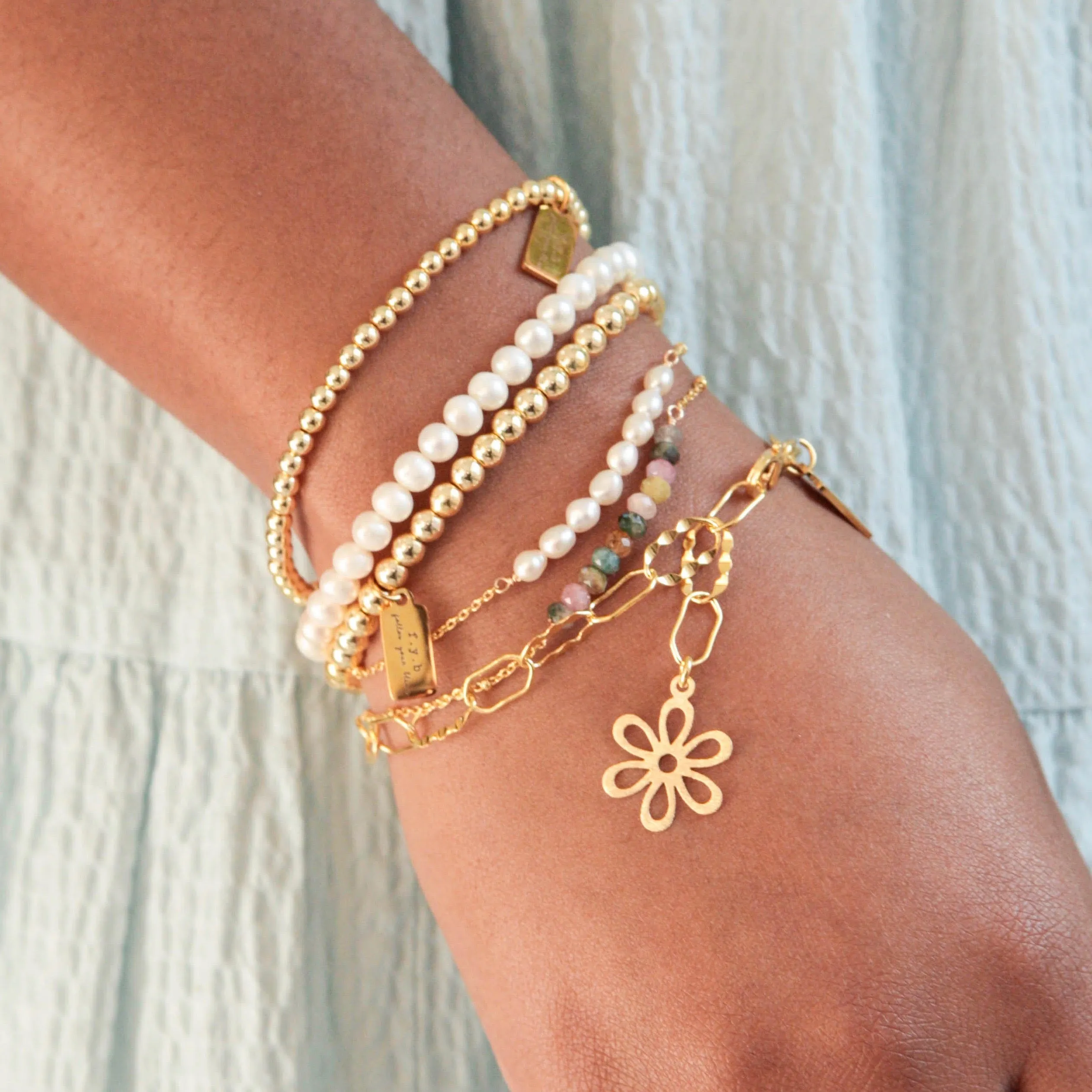 GOLD STAPLE BRACELET