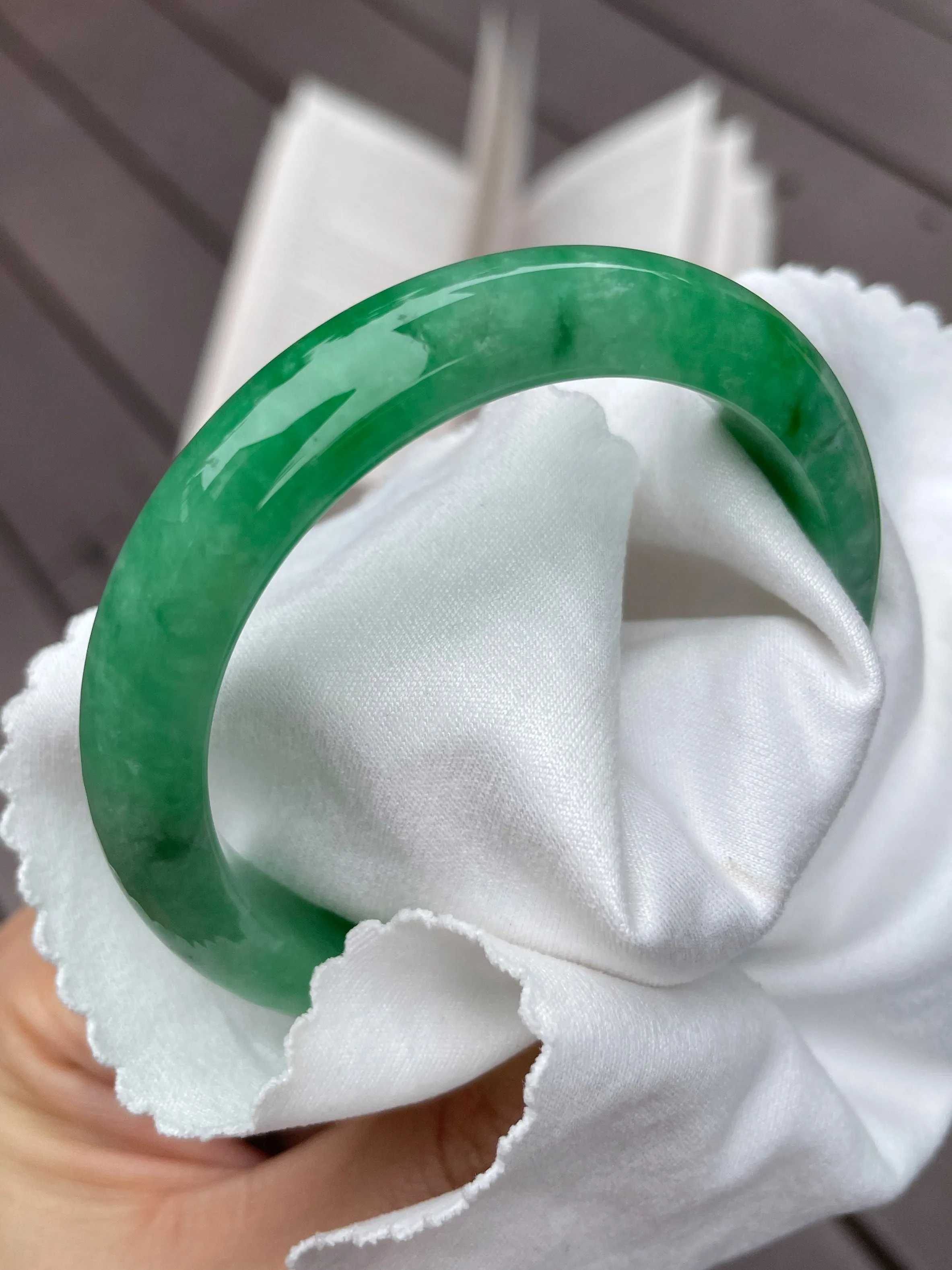 Green Jadeite Bangle | 53mm (NJBA001)