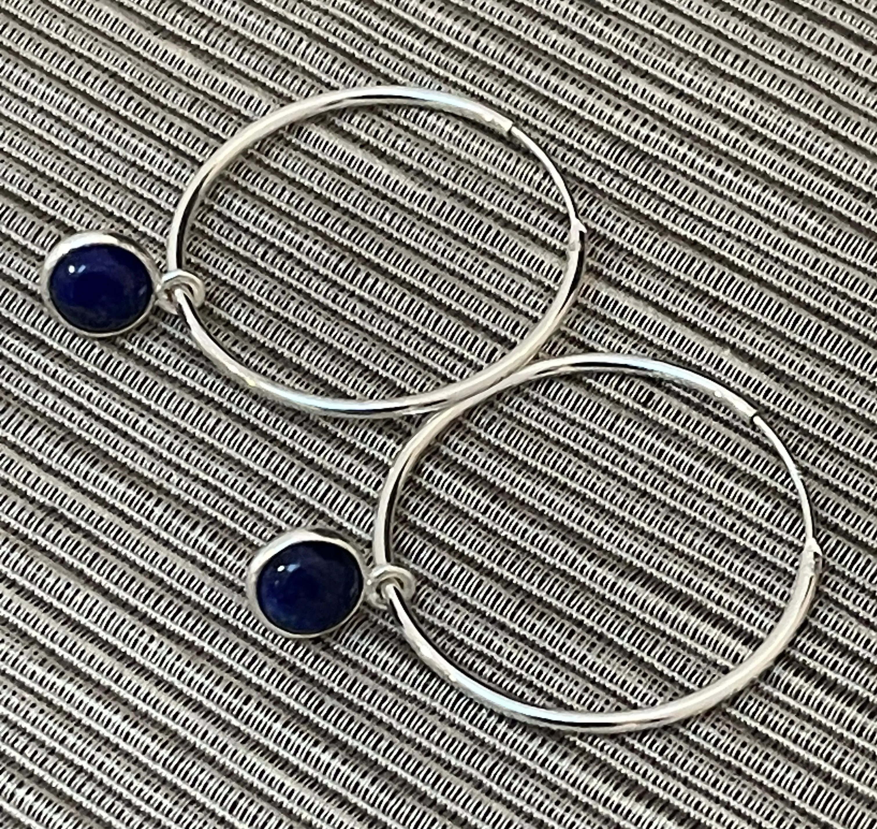 HOOP EARRINGS WITH LAPIS LAZULI