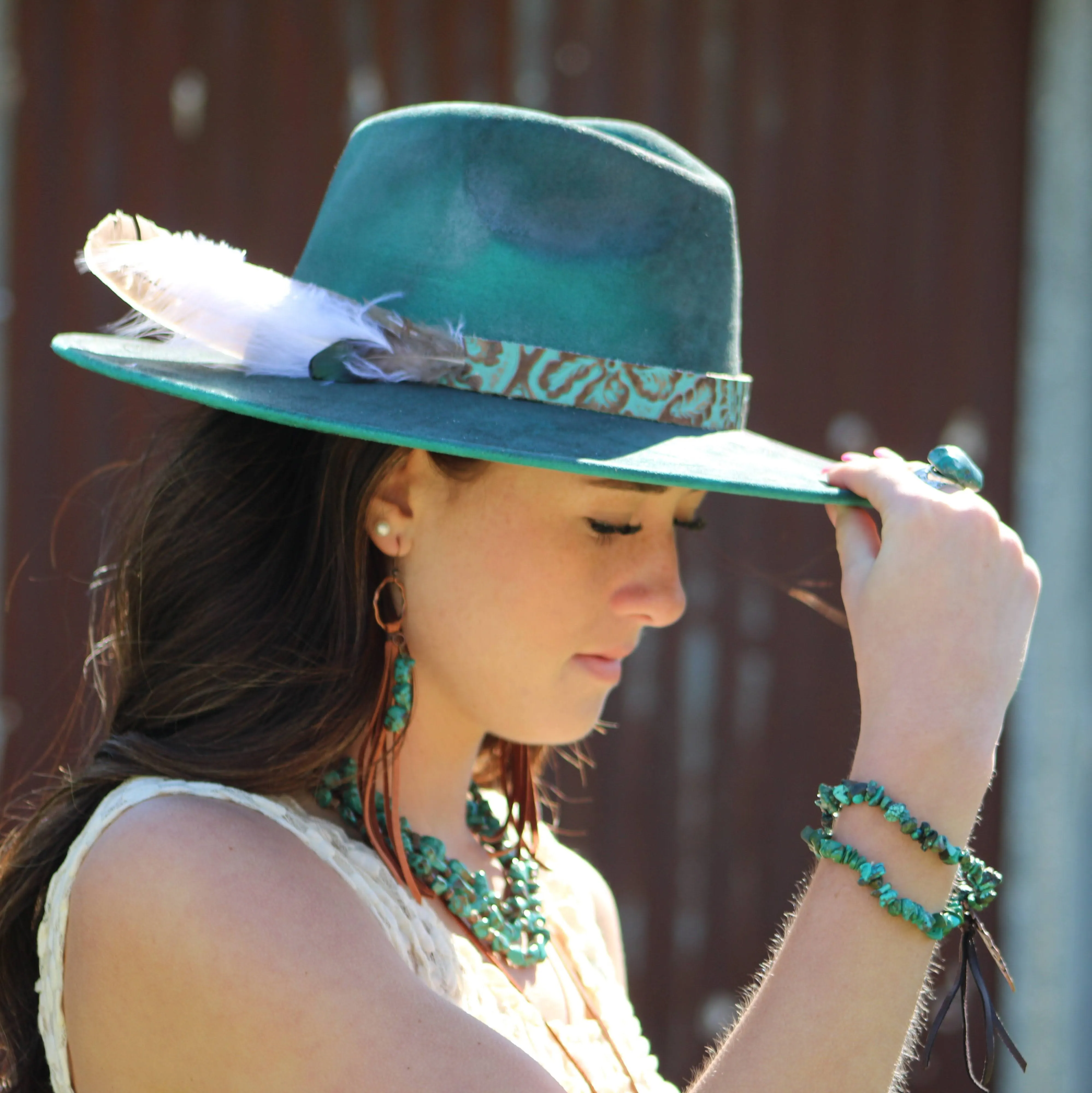 Natural Turquoise Stretch Bracelet w/ Feather 809k