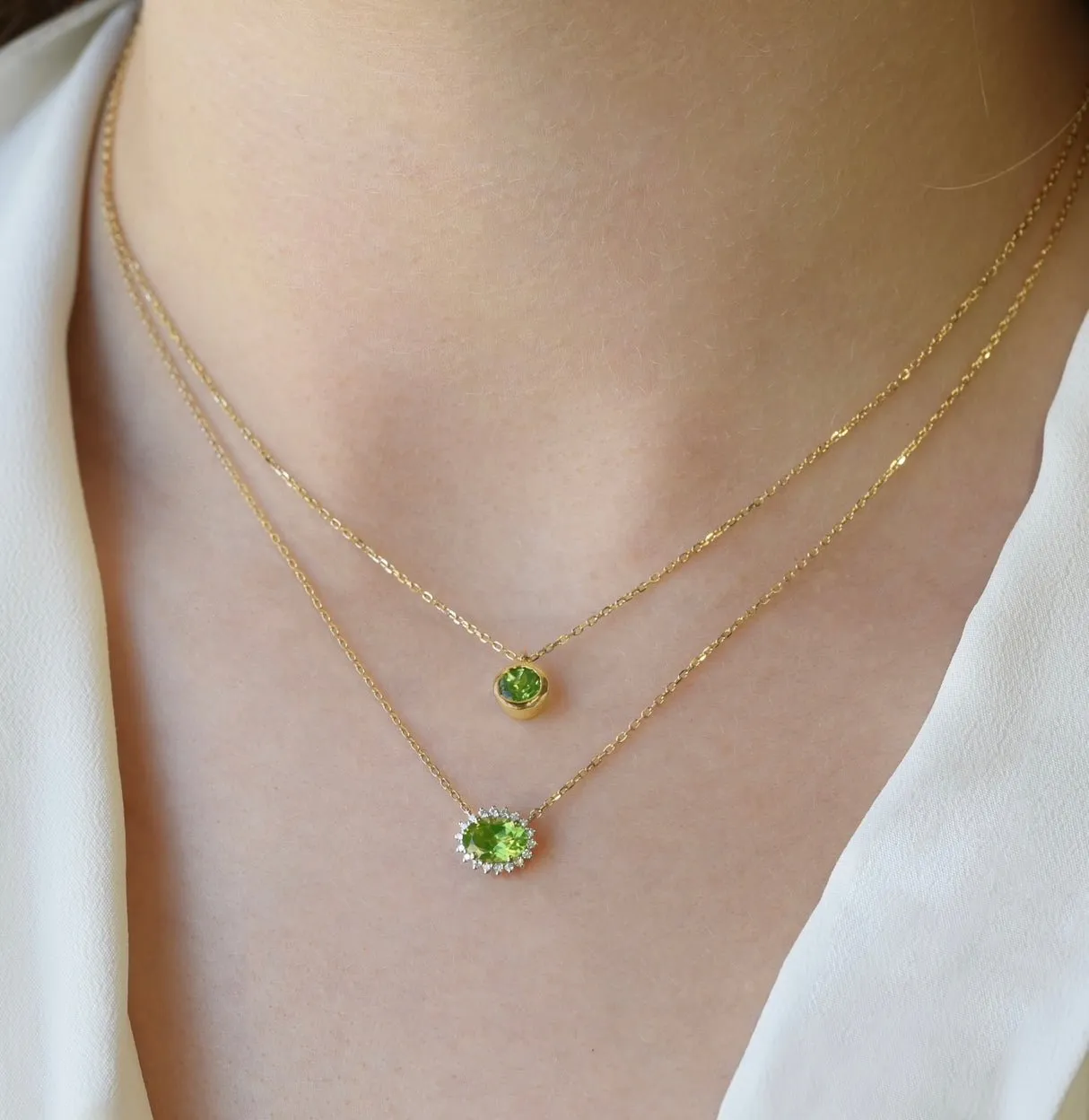 Oval Necklace in Diamond and Peridot