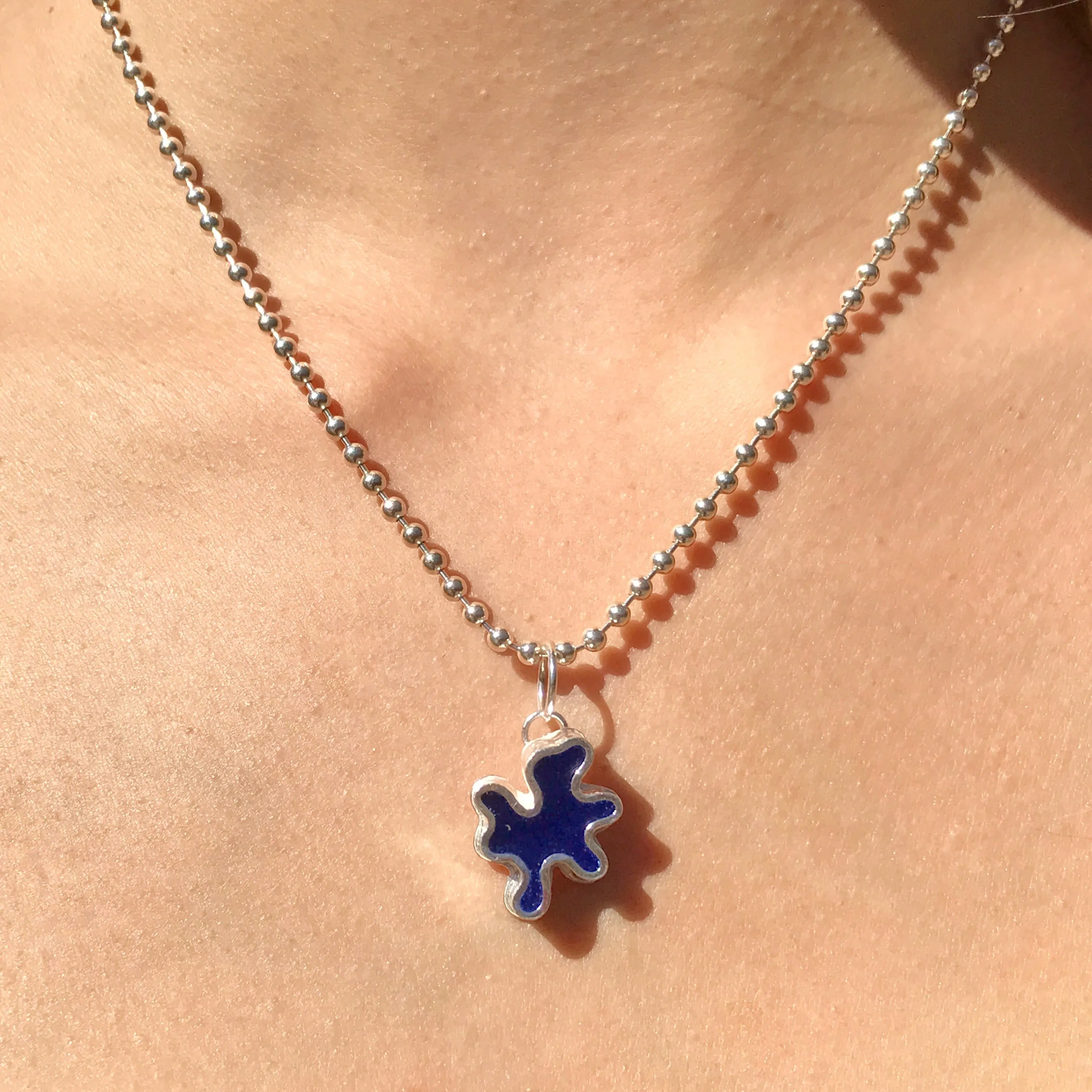 Reef Ripples necklace in deep blue