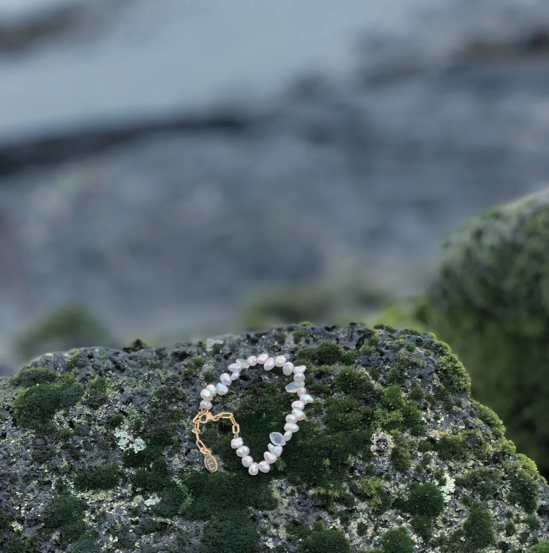 Tiny Moon Pearl Bracelet