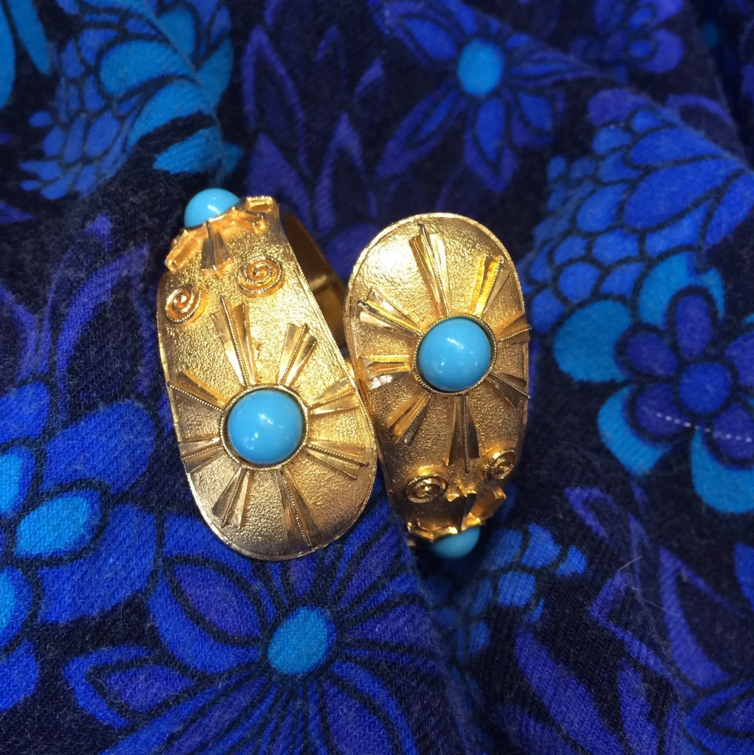 Vintage 70s turquoise clamper bracelet by Exquisite